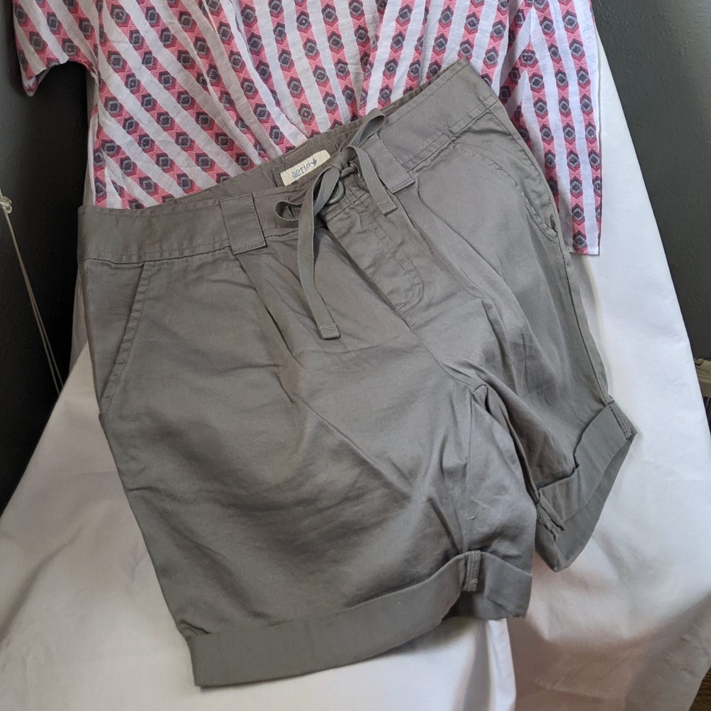 Lightweight Button Cuff Cargo Shorts - image 1